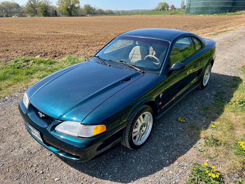 FORD MUSTANG