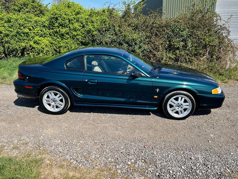 FORD MUSTANG