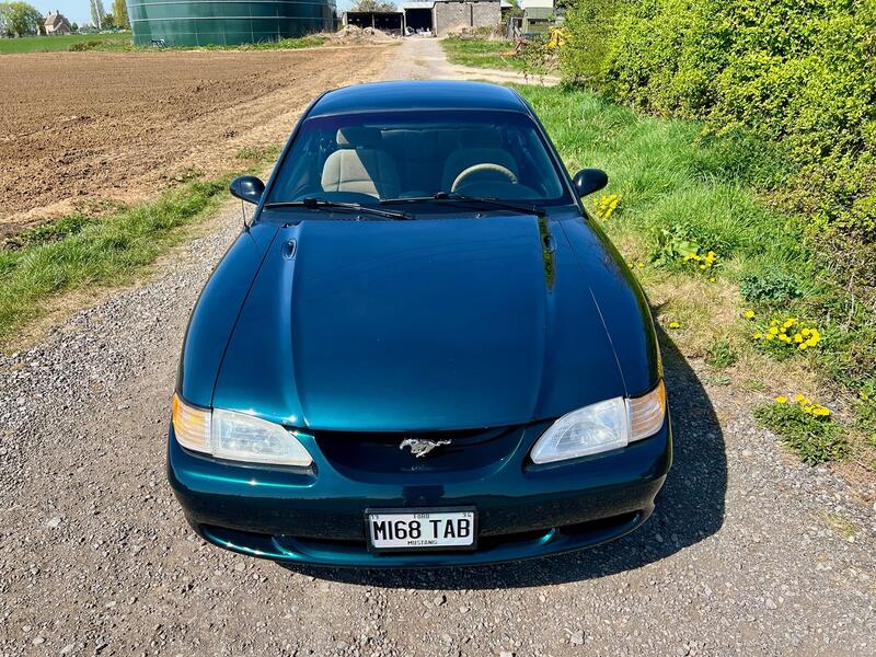 FORD MUSTANG