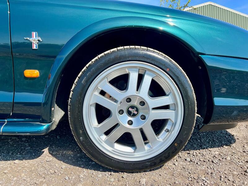 FORD MUSTANG