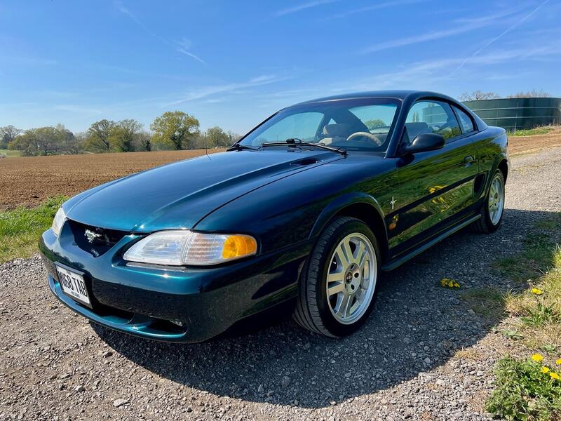 FORD MUSTANG