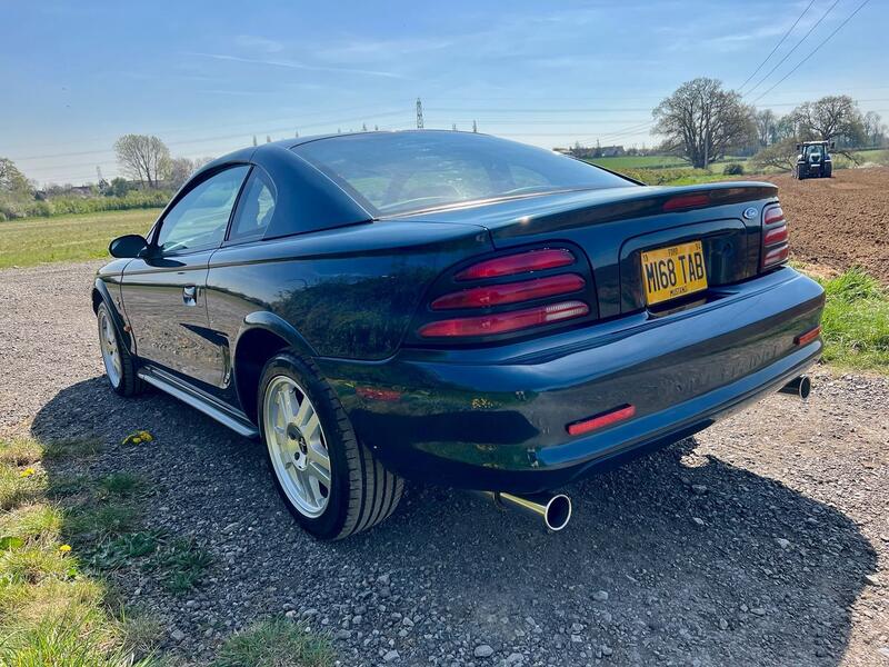 FORD MUSTANG