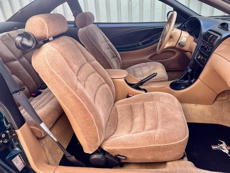FORD MUSTANG