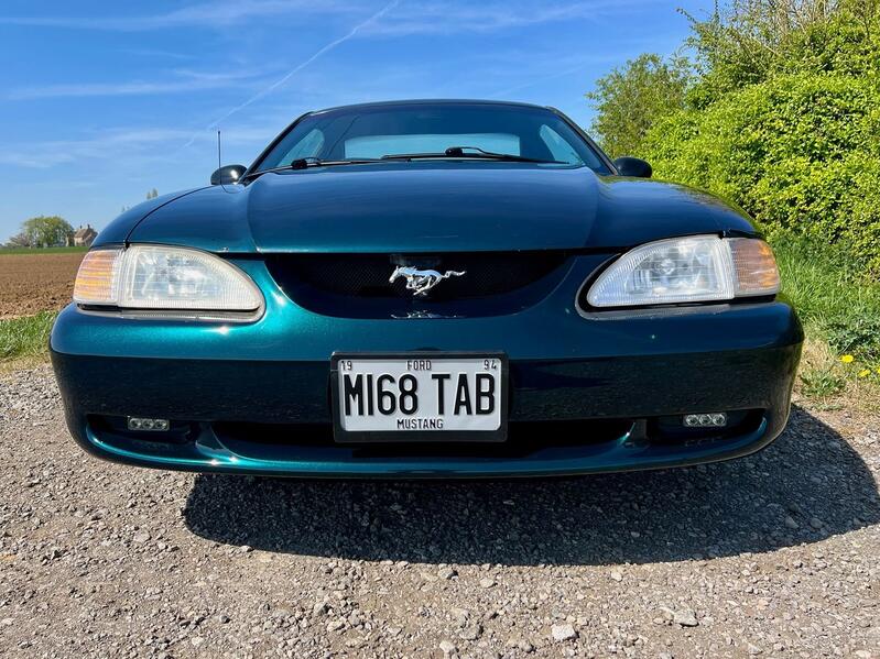 FORD MUSTANG