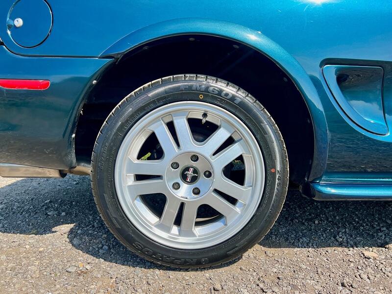 FORD MUSTANG