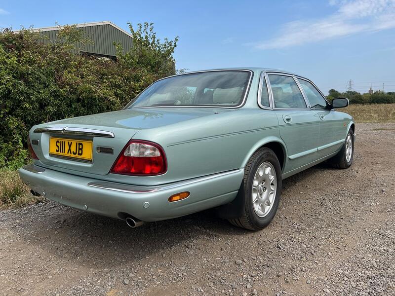 JAGUAR XJ