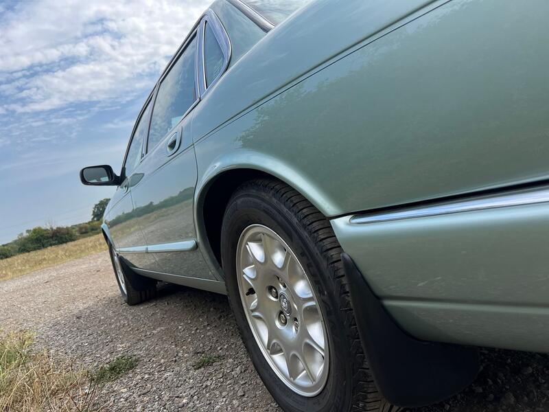 JAGUAR XJ