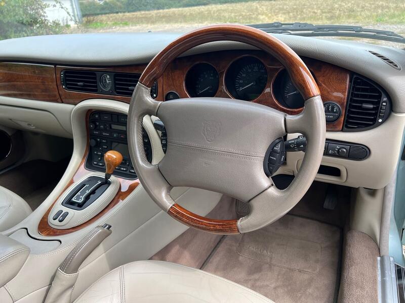 JAGUAR XJ