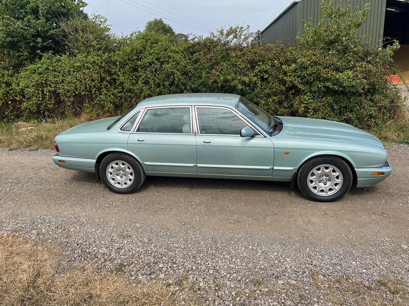 JAGUAR XJ