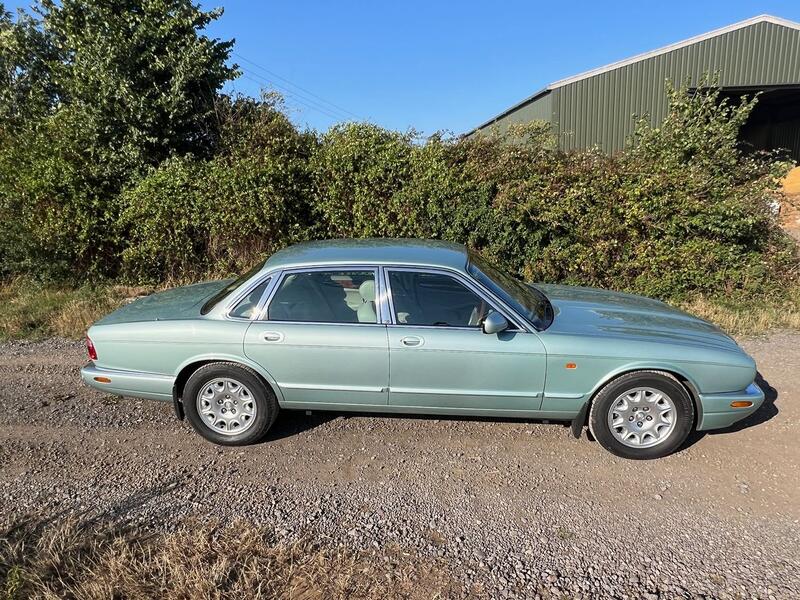 JAGUAR XJ