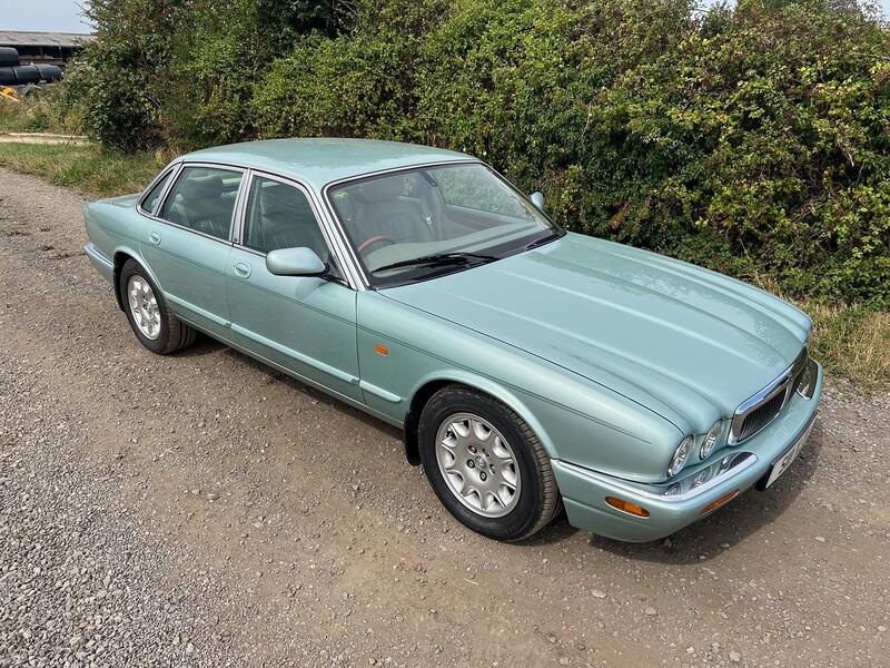 JAGUAR XJ