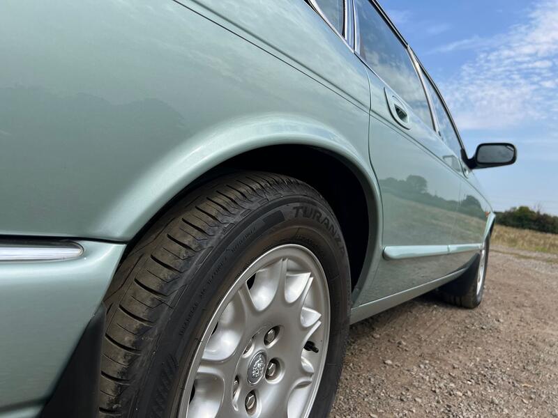 JAGUAR XJ