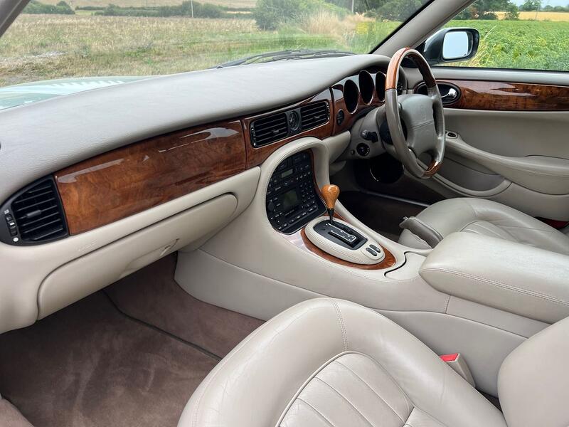 JAGUAR XJ