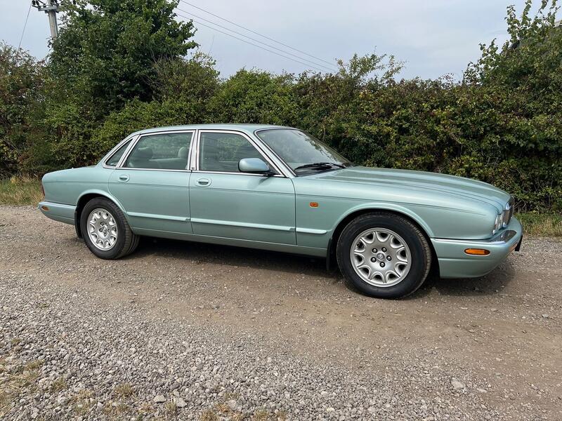 JAGUAR XJ