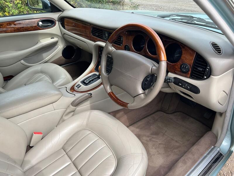 JAGUAR XJ
