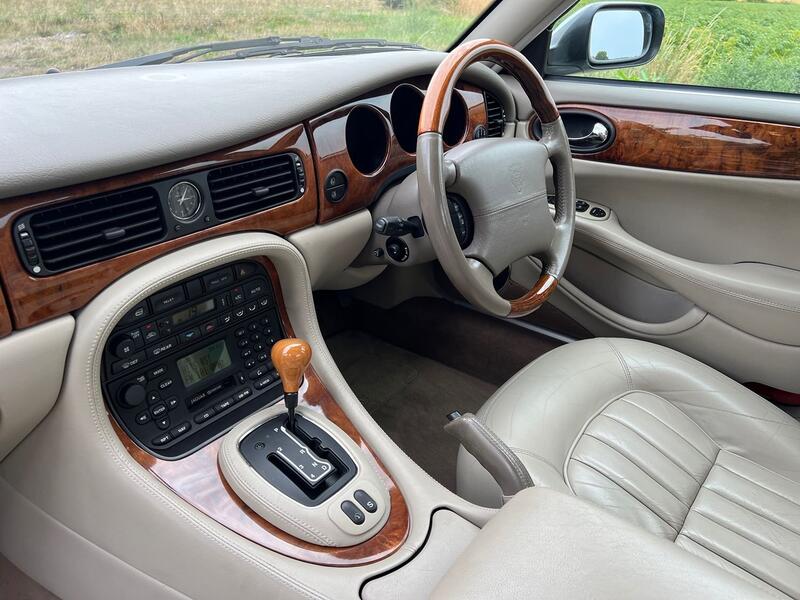JAGUAR XJ