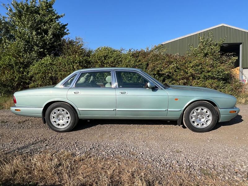 JAGUAR XJ