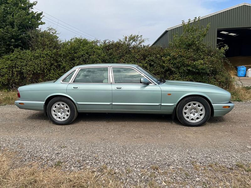JAGUAR XJ