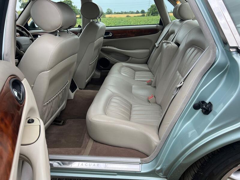 JAGUAR XJ
