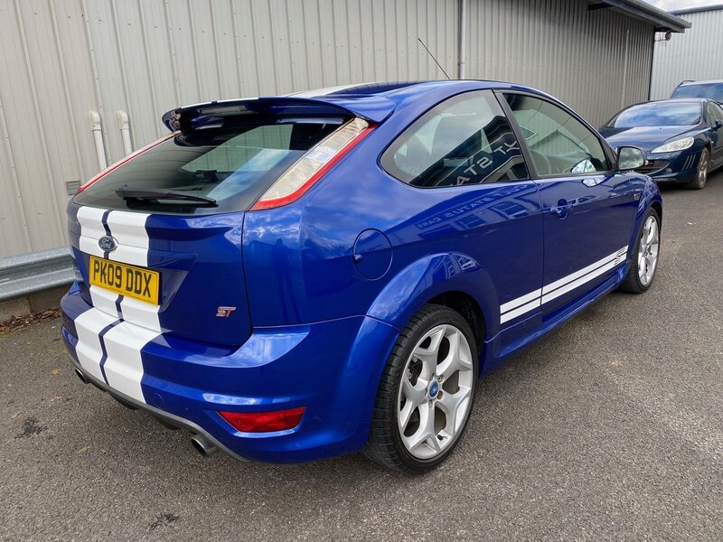 View FORD FOCUS 2.5 ST-2