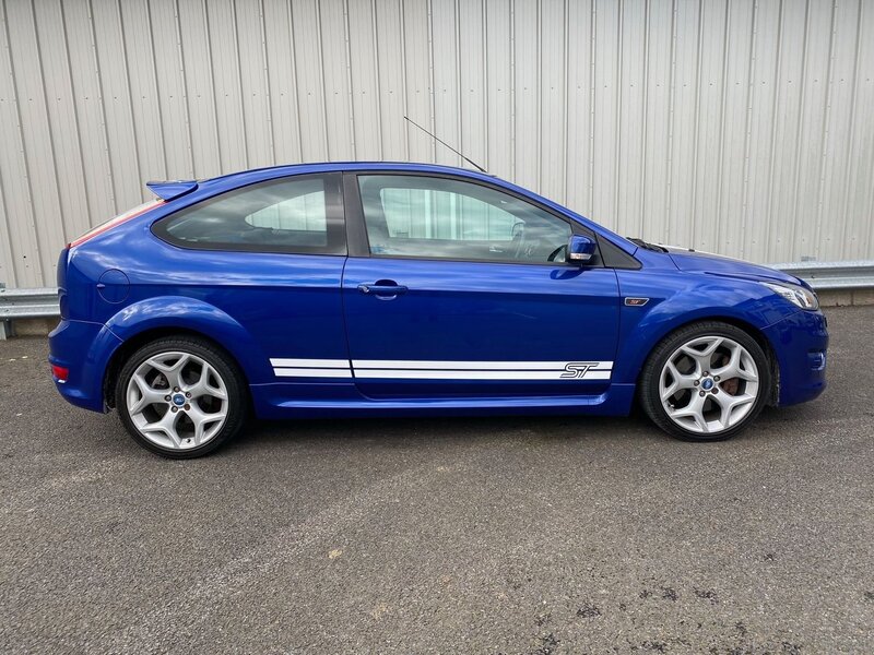 View FORD FOCUS 2.5 ST-2