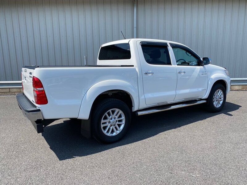 View TOYOTA HILUX 3.0 INVINCIBLE 4X4 D-4D DOUBLE CAB PICK UP