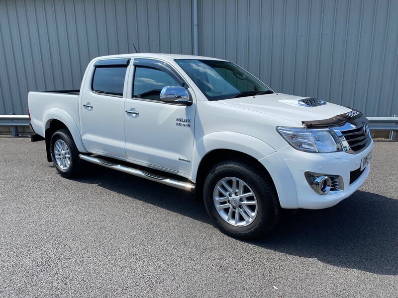 TOYOTA HILUX