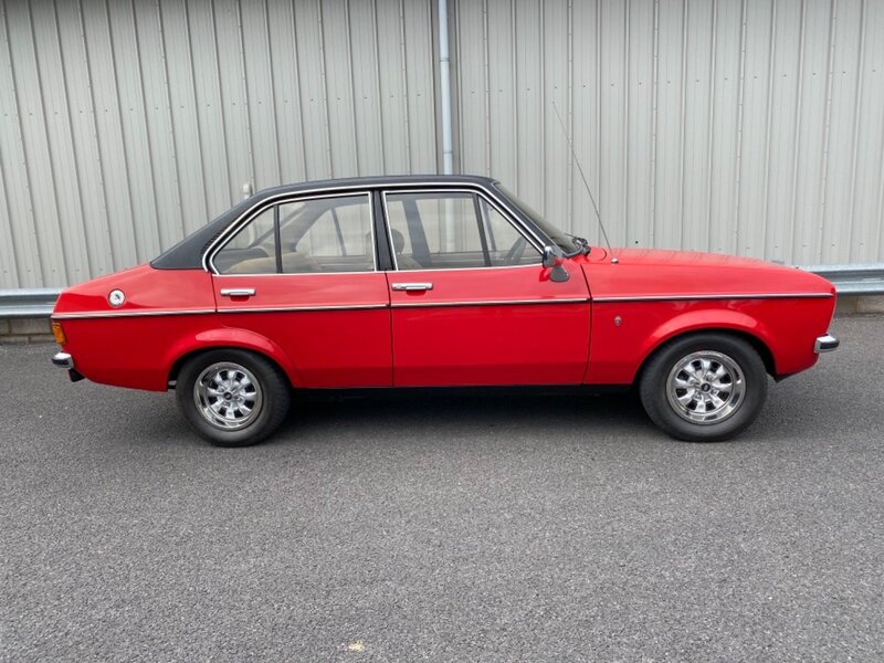 View FORD ESCORT GHIA MK2 1.6 4 DOOR