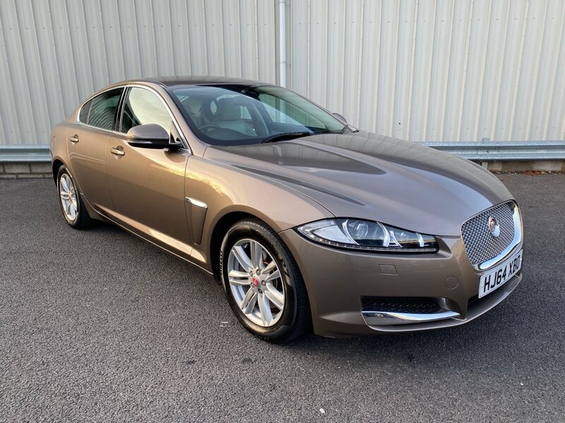 View JAGUAR XF 2.2D LUXURY SALOON