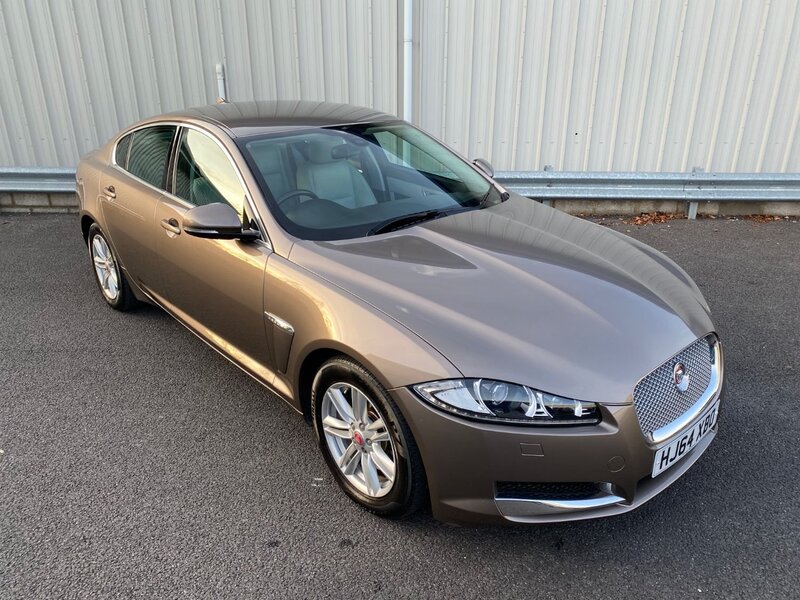 View JAGUAR XF 2.2D LUXURY SALOON