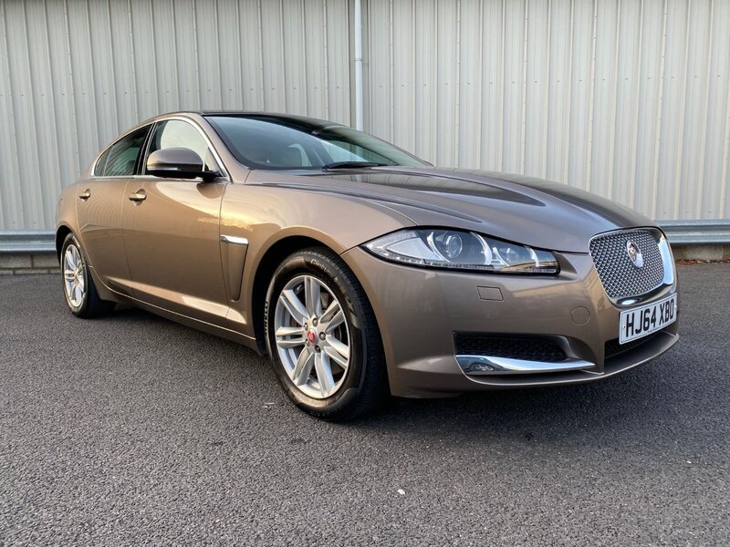 View JAGUAR XF 2.2D LUXURY SALOON