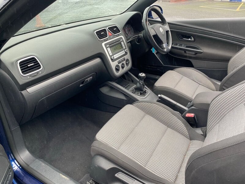 VOLKSWAGEN EOS