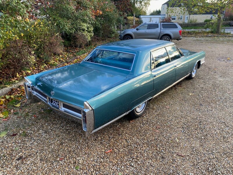 CADILLAC FLEETWOOD