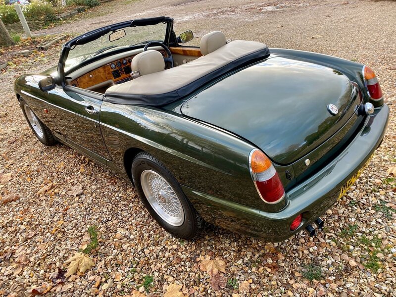 MG RV8