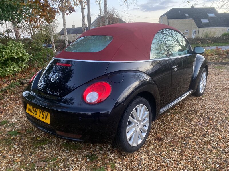 VOLKSWAGEN BEETLE