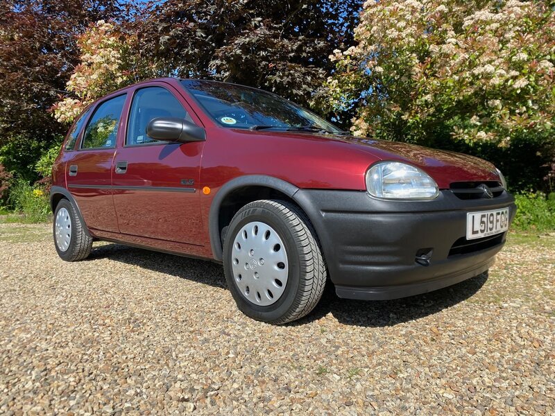 View VAUXHALL CORSA 1.4si GLS